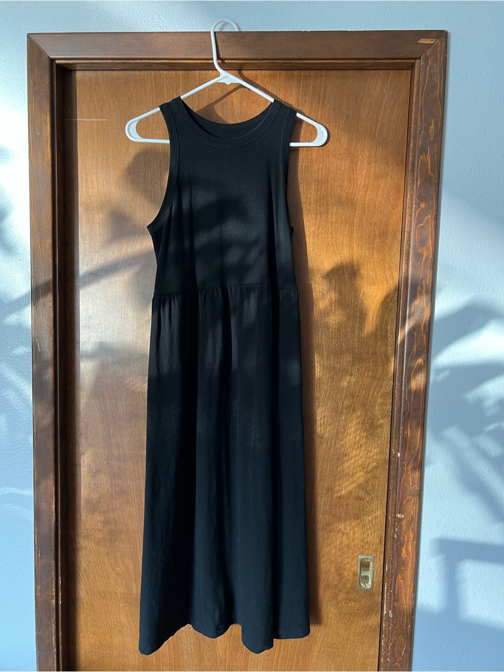 Classic Sleeveless Empire Waist Black Midi Dress — Casual Everyday Style